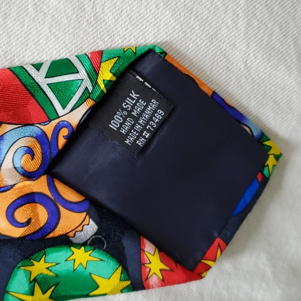 100% Silk Christmas tie! - Picture 3 of 4